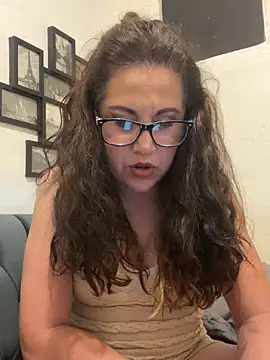 MirandaLatinaLovely online show from December 4, 4:33 am