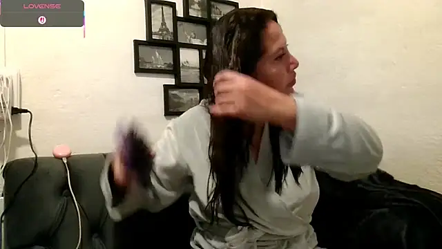 MirandaLatinaLovely online show from November 30, 5:25 pm