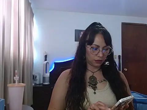AloLovely  online show from April 15, 7:58 pm