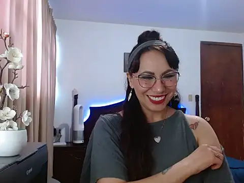 AloLovely  online show from March 31, 7:49 pm