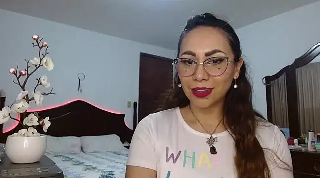 AloLovely  online show from February 11, 12:59 am