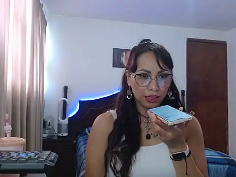 AloLovely  online show from April 21, 8:59 pm