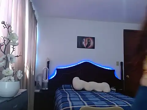 AloLovely  online show from March 26, 8:18 pm