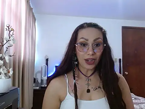 AloLovely  online show from April 1, 11:01 pm