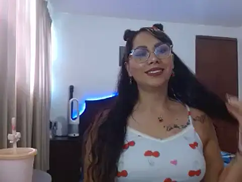 AloLovely  online show from April 17, 8:11 pm