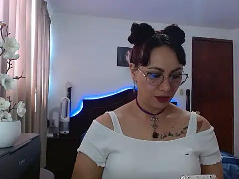AloLovely  online show from March 27, 8:43 pm