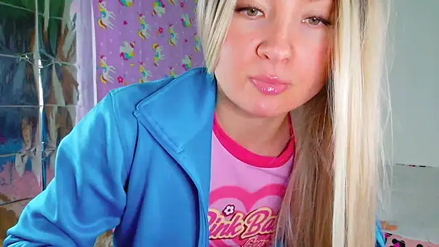 Snapshot of TwerkingCheerleader chatting on October 19, 8:22 pm TwerkingCheerleader online show from October 19, 8:22 pm