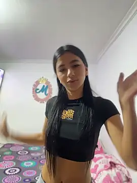 Snapshot of eva_roseee chatting on May 15, 1:03 am eva roseee online show from May 15, 1:03 am