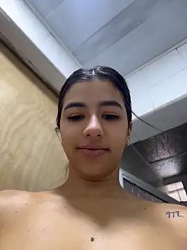 Snapshot of eva_roseee chatting on May 21, 4:59 pm eva roseee online show from May 21, 4:59 pm