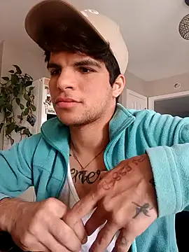 Snapshot of Elperlozo10 chatting on February 6, 10:10 pm Elperlozo10 online show from February 6, 10:10 pm