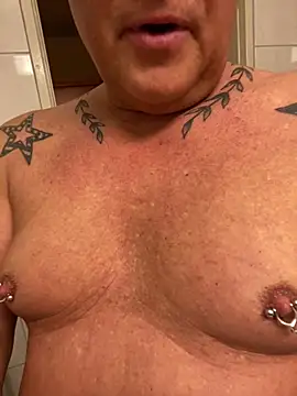 Snapshot of BOOTS chatting on December 11, 8:18 pm BOOTS online show from December 11, 8:18 pm