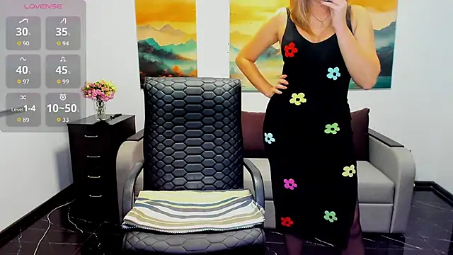 Snapshot of Mira_Whites chatting on December 3, 1:10 pm Mira Whites online show from December 3, 1:10 pm