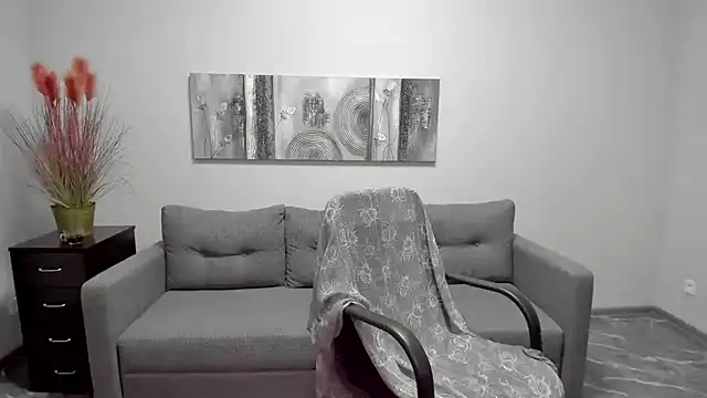 Snapshot of Mira_Whites chatting on February 21, 6:51 am Mira Whites online show from February 21, 6:51 am