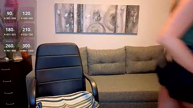 Snapshot of Mira_Whites chatting on December 5, 12:48 pm Mira Whites online show from December 5, 12:48 pm