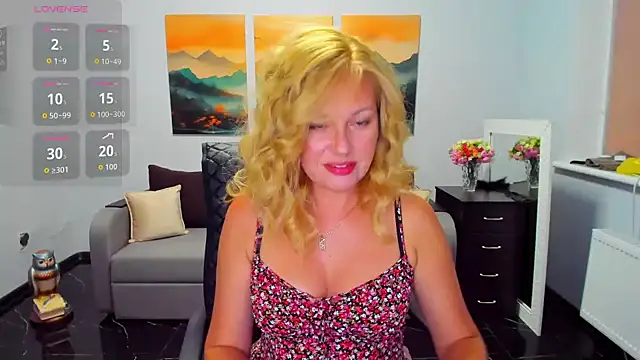 Snapshot of Mira_Whites chatting on June 29, 11:54 am Mira Whites online show from June 29, 11:54 am