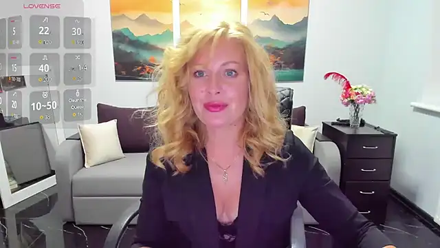 Snapshot of Mira_Whites chatting on July 15, 12:01 pm Mira Whites online show from July 15, 12:01 pm