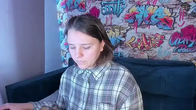 Jenny Jimmy online show from April 14, 9:25 am