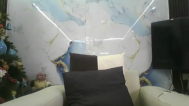 Aleen8067 online show from December 16, 10:52 am