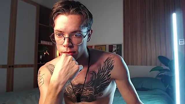 William Henry  online show from March 31, 12:40 pm