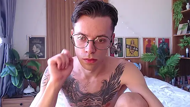 Snapshot of William_Henry_ chatting on February 21, 6:26 am William Henry online show from February 21, 6:26 am