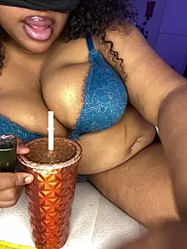 Snapshot of DaniJohnson chatting on February 20, 11:32 pm DaniJohnson online show from February 20, 11:32 pm