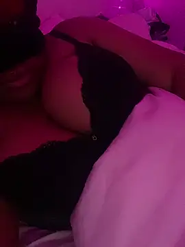 Snapshot of DaniJohnson chatting on February 5, 10:33 pm DaniJohnson online show from February 5, 10:33 pm