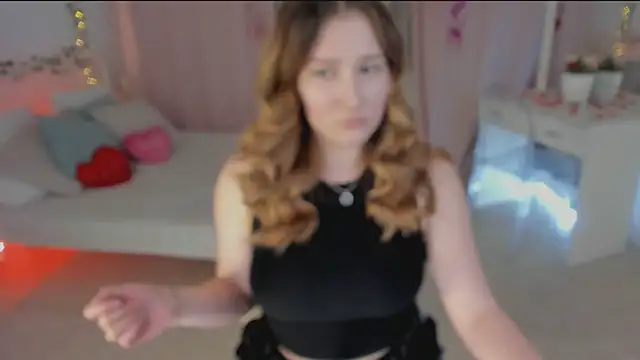 Snapshot of MaryWaddell chatting on February 19, 8:52 pm MaryWaddell online show from February 19, 8:52 pm