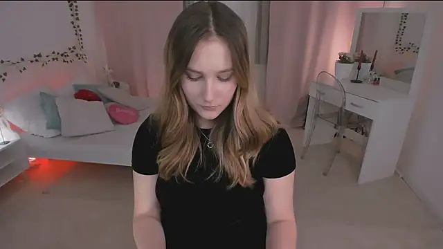 Snapshot of MaryWaddell chatting on February 12, 1:59 pm MaryWaddell online show from February 12, 1:59 pm