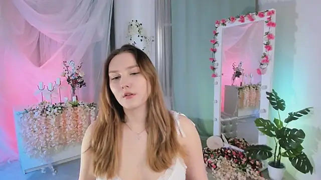 Snapshot of MaryWaddell chatting on February 6, 11:20 am MaryWaddell online show from February 6, 11:20 am