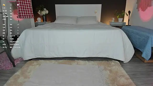 Snapshot of AlannaRussell_ chatting on June 19, 8:03 pm AlannaRussell online show from June 19, 8:03 pm