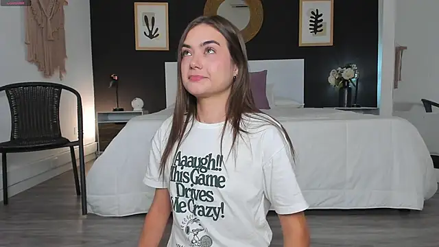 AlannaRussell  online show from November 19, 7:25 pm