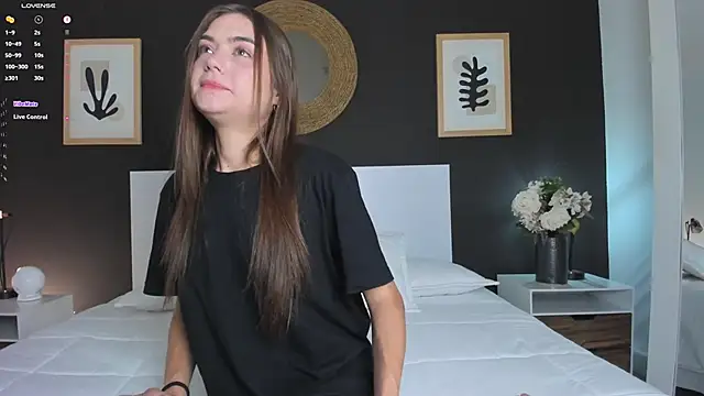 AlannaRussell  online show from November 9, 8:02 pm