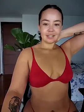 Snapshot of RenEnvy chatting on March 18, 2:17 pm RenEnvy online show from March 18, 2:17 pm