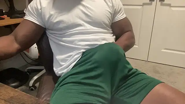 Snapshot of BodyandBBC chatting on November 16, 9:19 pm BodyandBBC online show from November 16, 9:19 pm