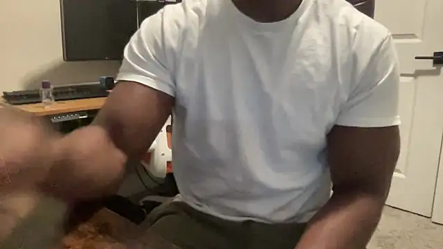 Snapshot of BodyandBBC chatting on November 20, 3:40 am BodyandBBC online show from November 20, 3:40 am