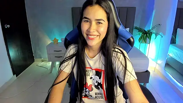 Snapshot of alessia_leroy chatting on March 17, 10:51 pm alessia leroy online show from March 17, 10:51 pm