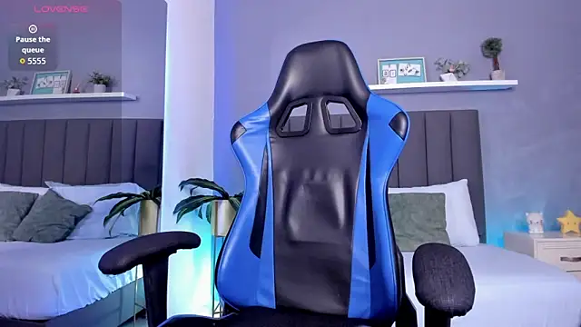 Snapshot of alessia_leroy chatting on September 26, 7:43 pm alessia leroy online show from September 26, 7:43 pm