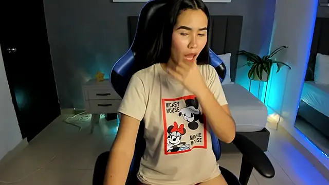 Snapshot of alessia_leroy chatting on March 17, 7:26 pm alessia leroy online show from March 17, 7:26 pm