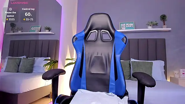 Snapshot of alessia_leroy chatting on October 24, 8:41 pm alessia leroy online show from October 24, 8:41 pm