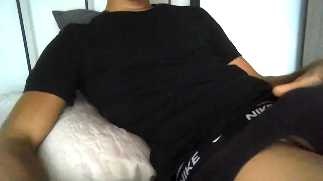 Snapshot of tommyboyteen chatting on October 21, 8:36 am tommyboyteen online show from October 21, 8:36 am