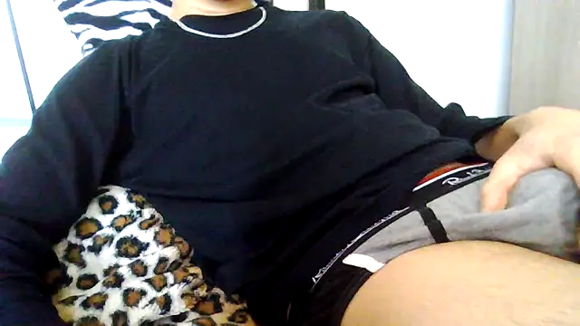 Snapshot of tommyboyteen chatting on February 20, 12:25 pm tommyboyteen online show from February 20, 12:25 pm