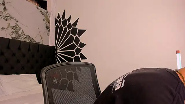 marcuscollins1  online show from April 3, 1:39 pm