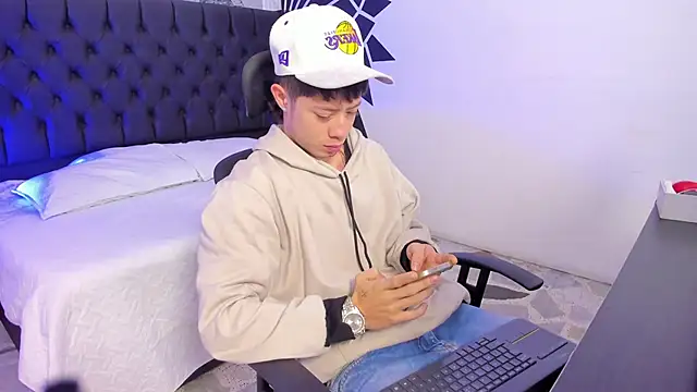 marcuscollins1  online show from March 1, 12:16 pm