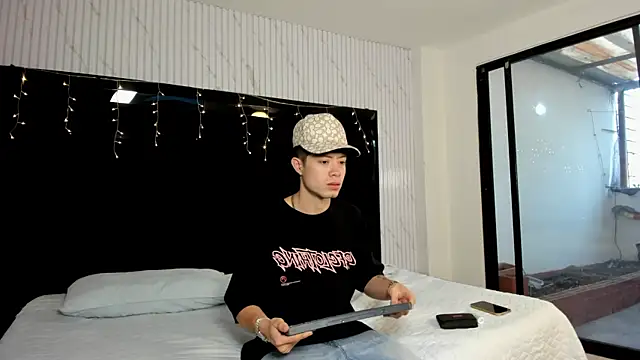 marcuscollins1  online show from February 5, 12:23 pm