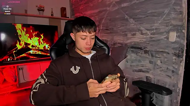 marcuscollins1  online show from February 14, 12:27 pm