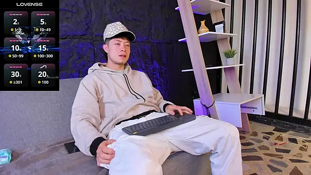 marcuscollins1  online show from December 3, 12:59 pm