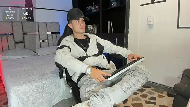 marcuscollins1  online show from December 18, 1:59 pm