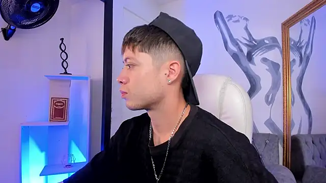 marcuscollins1  online show from June 19, 2:01 pm