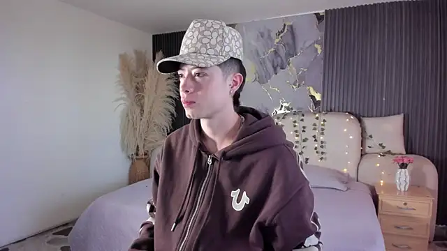 marcuscollins1  online show from March 20, 12:39 pm