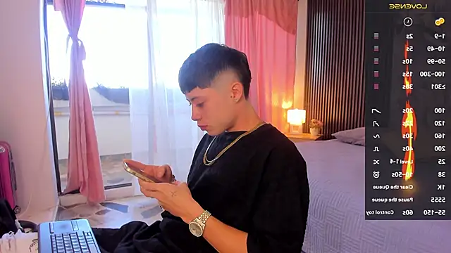 marcuscollins1  online show from April 2, 1:29 pm